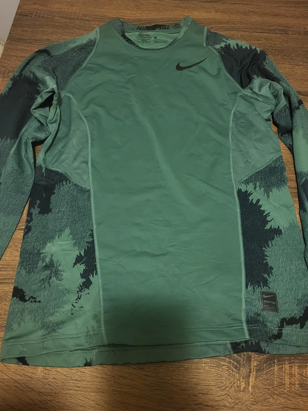Nike Men’s Green Long-Sleeve Performance Crew
